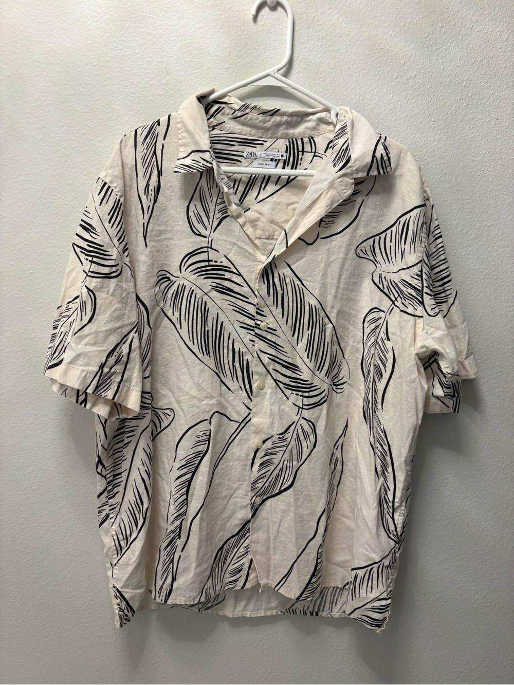 ZARA  Man’s LEAF PRINT SHIRT 
beige size XL